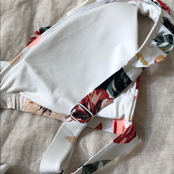 NWOT roxy ruffled palm and flower bikini set - Picture 9 of 9